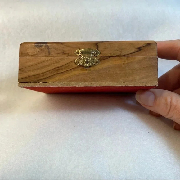 Small Hand Crafted Wood Trinket Box Cross Stitch Hinged Lid 3.5 x 4.5 Flowers - Picture 3 of 12